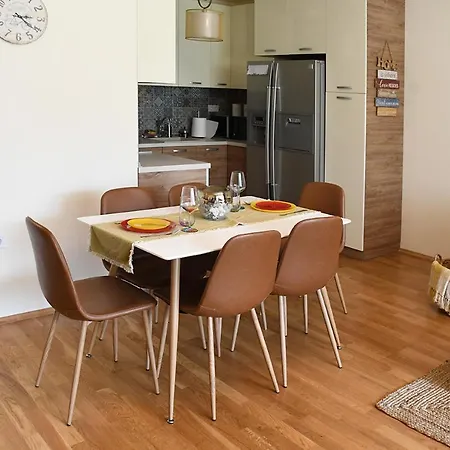 Trinity Apartment *