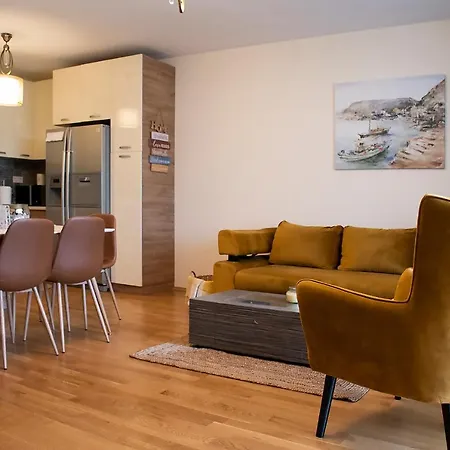 아파트 Trinity Apartment 산콘스탄틴앤헬레나