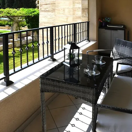 아파트 Trinity Apartment