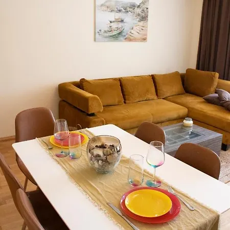 아파트 Trinity Apartment