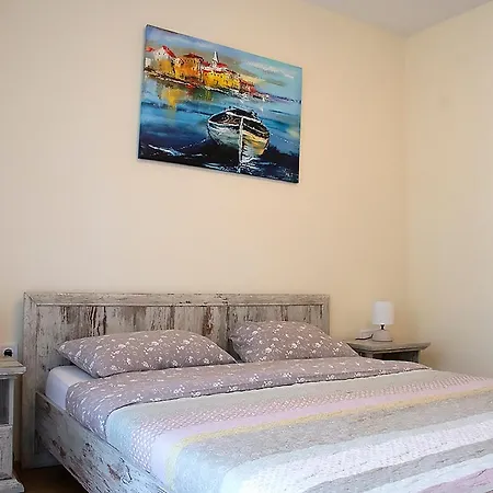 Trinity Apartment 아파트 산콘스탄틴앤헬레나