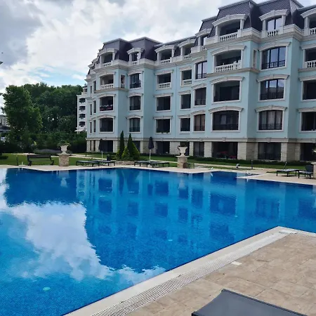 Trinity Apartment 아파트 산콘스탄틴앤헬레나