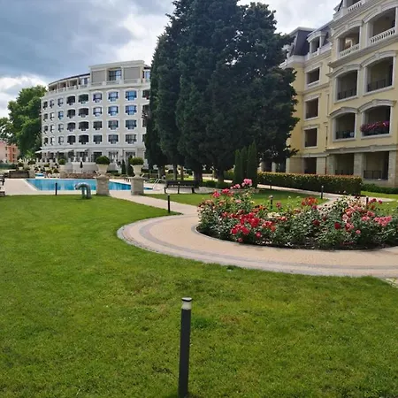 Trinity Apartment *